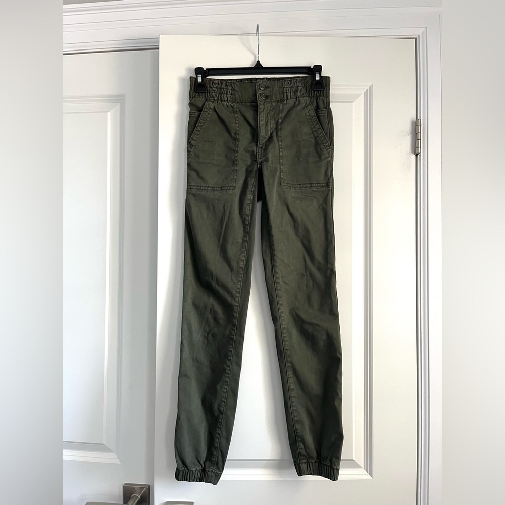 Womens American Eagle Stretch, Ankle length Jogger Size 00 Army Green Colour